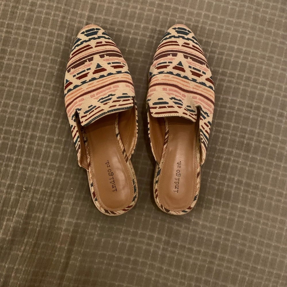 Indigo rd. Boho embroidered mule slip ons - Picture 2 of 3